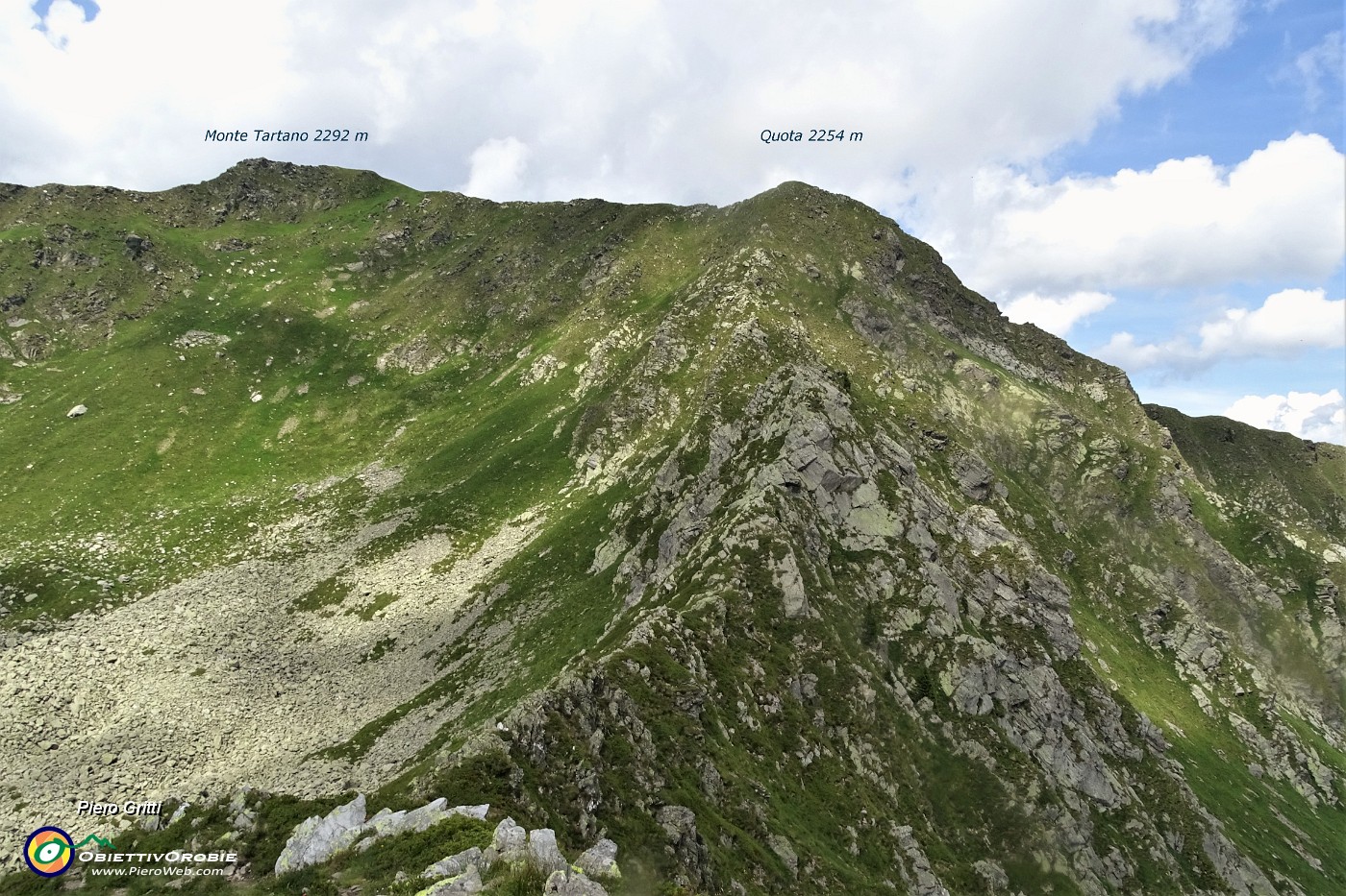 89 La cresta che scende da quota 2254 al Monte Azzaredo.JPG -                                